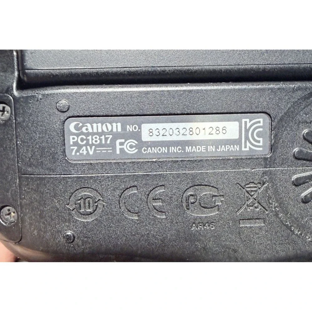Canon PowerShot SX50 HS 12.1MP 50x Optical Zoom Digital Camera Bundle In Box